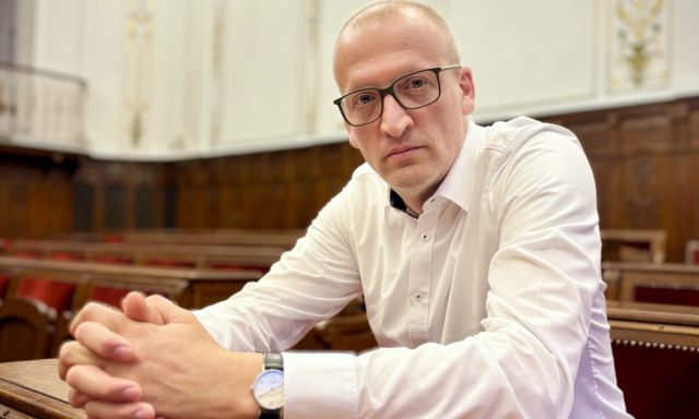 &bdquo;&Uacute;gy &aacute;lltak hozz&aacute;, mintha pl&aacute;z&aacute;ban v&aacute;logatn&aacute;nak&rdquo; - List&aacute;zz&aacute;k a m&uacute;zeumokb&oacute;l kik&ouml;lcs&ouml;nz&ouml;tt műt&aacute;rgyakat