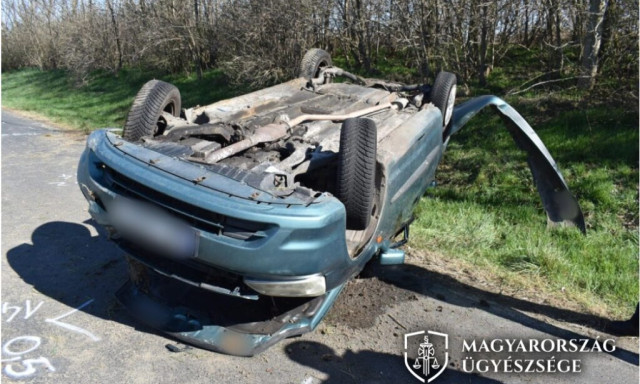 Balesetet okozott az embercsemp&eacute;sz menek&uuml;l&eacute;s k&ouml;zben