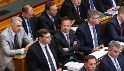 A mandátum-korlátozással a Fidesz a frakciója közel felét elveszítené