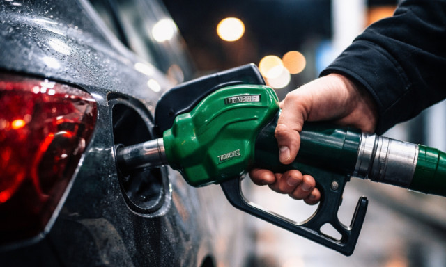 Brut&aacute;lis dr&aacute;gul&aacute;s cs&uuml;t&ouml;rt&ouml;ktől: 45 forinttal ugrik meg a g&aacute;zolaj &aacute;ra