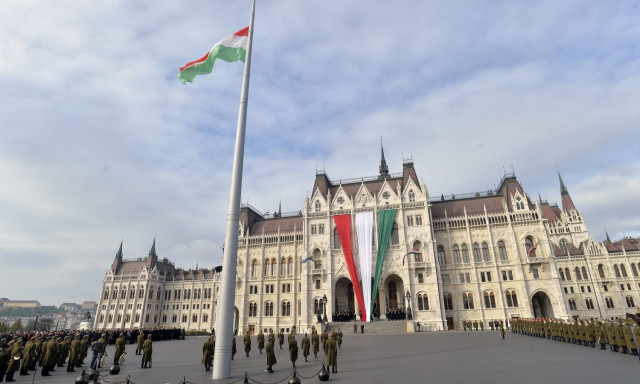 D&ouml;nt&ouml;tt a Nemzeti V&aacute;laszt&aacute;si Iroda: Magyarorsz&aacute;g nem lehet kir&aacute;lys&aacute;g