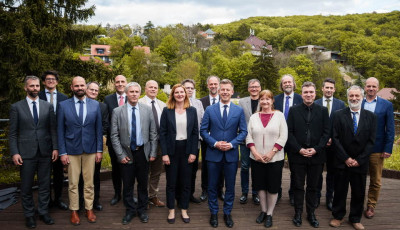 A győri R&eacute;vai igazgat&oacute;ja is egyeztetett: &iacute;gy alak&iacute;tan&aacute; &aacute;t az oktat&aacute;st Magyar P&eacute;ter