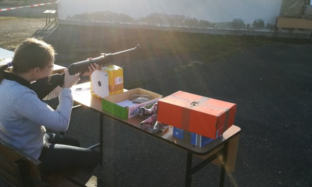 A sz&uuml;lők beleegyez&eacute;s&eacute;t k&eacute;rik, hogy Honv&eacute;delem &oacute;r&aacute;n lőni vigy&eacute;k a tizenegyedikeseket