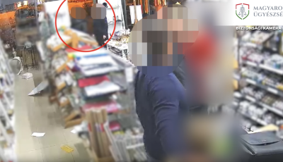 &Ouml;sszet&ouml;rte egy bolt berendez&eacute;s&eacute;t