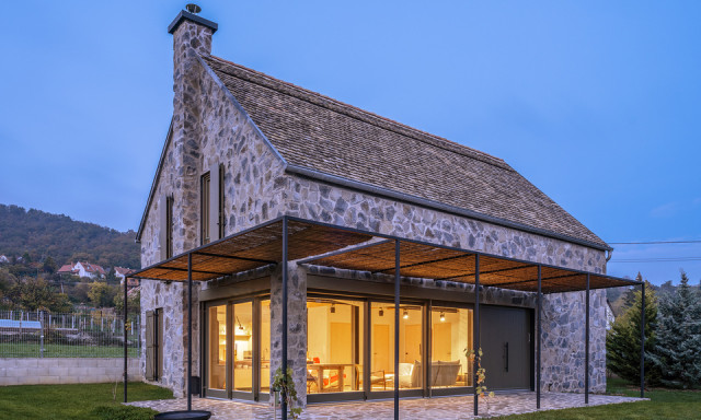 Az &eacute;v legszebb balatoni nyaral&oacute;ja: nem a luxus hars&aacute;nys&aacute;ga, hanem az okos egyszerűs&eacute;g győz&ouml;tt