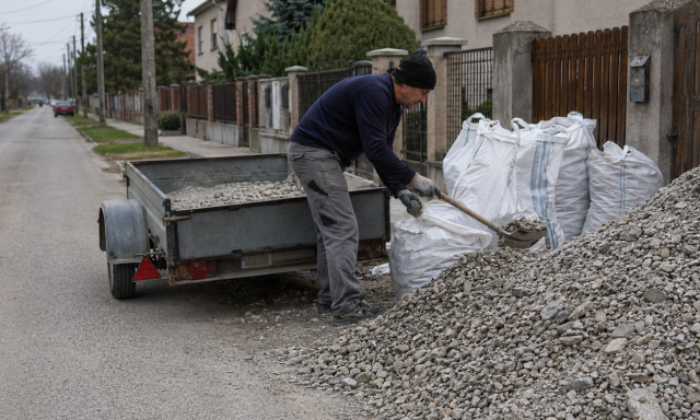 Nincs r&aacute; &ouml;nkorm&aacute;nyzati p&eacute;nz, a győri lakosokra marad az azbeszt elsz&aacute;ll&iacute;t&aacute;sa