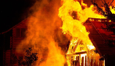 &Aacute;ldozatot k&ouml;vetelt a tűz T&eacute;ten