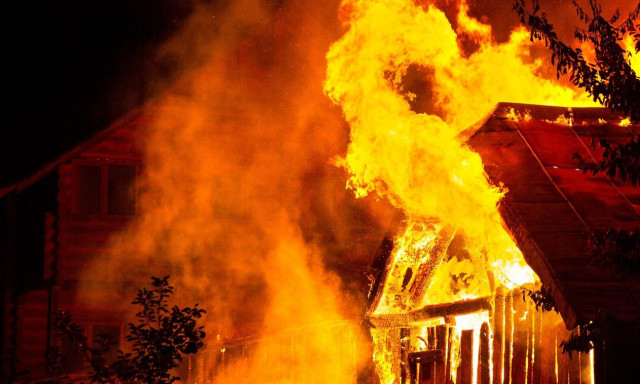 &Aacute;ldozatot k&ouml;vetelt a tűz T&eacute;ten