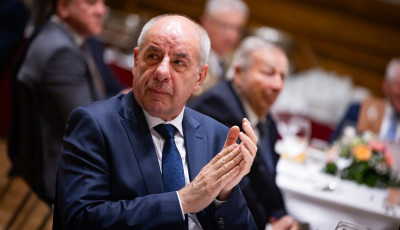 387 milli&oacute; forintba ker&uuml;ltek Sulyok Tam&aacute;s k&uuml;lf&ouml;ldi &uacute;tjai kevesebb mint k&eacute;t &eacute;v alatt