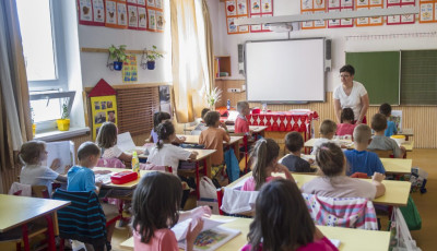 Itt a pontos lista - Az egysz&uuml;lős csal&aacute;dban &eacute;lő gyerekek is kapnak iskolakezd&eacute;si t&aacute;mogat&aacute;st