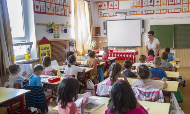 Itt a pontos lista - Az egysz&uuml;lős csal&aacute;dban &eacute;lő gyerekek is kapnak iskolakezd&eacute;si t&aacute;mogat&aacute;st