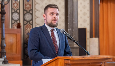 Pint&eacute;r Bence: Győrben z&aacute;r be elősz&ouml;r a propagand&aacute;v&aacute; sil&aacute;ny&iacute;tott k&ouml;zm&eacute;dia
