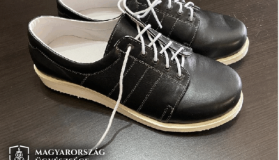 T&ouml;bb t&iacute;zmilli&oacute; forint k&aacute;rt okoztak gy&oacute;gycipők jogosulatlan fel&iacute;r&aacute;s&aacute;val