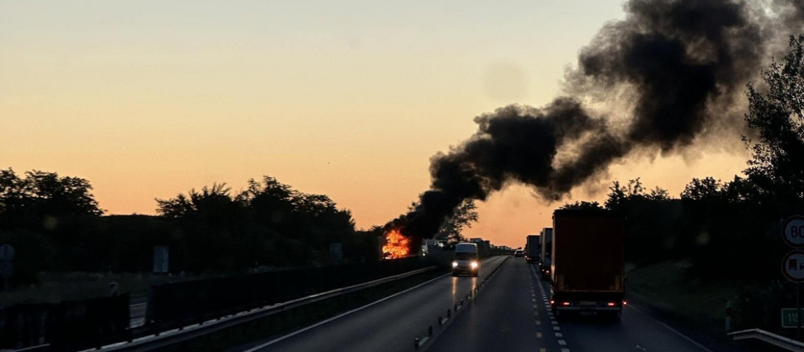 &Uacute;j r&eacute;szletek a M1-es trag&eacute;di&aacute;r&oacute;l: nyolc &aacute;ldozat Győr k&ouml;zel&eacute;ben, helysz&iacute;ni besz&aacute;mol&oacute;