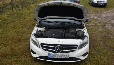 Aut&oacute;j&aacute;val zsarolta ismerős&eacute;t a k&aacute;bszeres f&eacute;rfi, cs&uacute;nya bukta lett a tervből