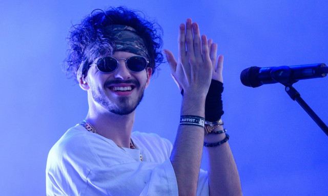 Azahriah is fell&eacute;p a v&aacute;laszt&aacute;s előtti Rendszerbont&oacute; Nagykoncerten a Hős&ouml;k ter&eacute;n