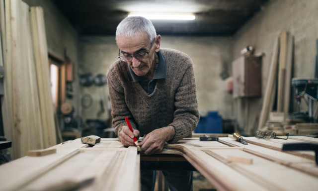 &Aacute;talakul a nyugd&iacute;jrendszer - Janu&aacute;r 1-től eltűnik a 65 &eacute;ves korhat&aacute;r
