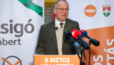 Ny&iacute;lt lev&eacute;lben k&eacute;ri Navracsics a nemzeti tők&eacute;seket a jobboldali m&eacute;dia megment&eacute;s&eacute;re