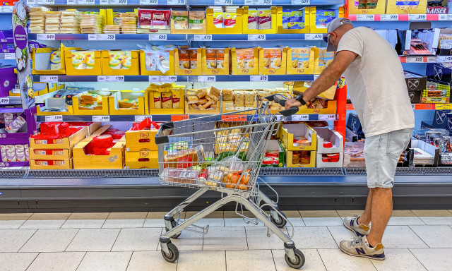 Marad a benzin&aacute;rstop, &eacute;s a bolti &aacute;rr&eacute;stopokat sem vezetik ki egyelőre