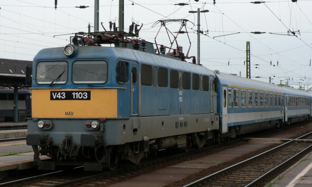 Megerős&iacute;tett j&aacute;ratokkal k&eacute;sz&uuml;l az &eacute;v v&eacute;gi rohamra a M&Aacute;V