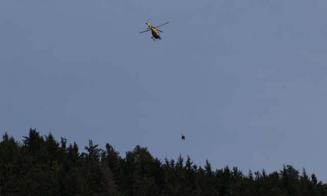 Leesett az iskola l&eacute;pcsőj&eacute;n, &eacute;letvesz&eacute;lyes koponyas&eacute;r&uuml;l&eacute;st szenvedett egy 17 &eacute;ves l&aacute;ny Sopronban