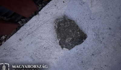 Betondarabokkal dob&aacute;lta meg az ap&oacute;s&aacute;t