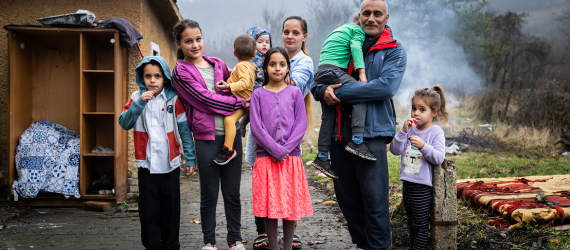 &Oacute;zdr&oacute;l k&ouml;lt&ouml;ztek Győr mell&eacute;, de v&eacute;g&uuml;l visszat&eacute;rtek a nyomortelepre - A polg&aacute;rmester szerint elherd&aacute;lt&aacute;k a seg&iacute;ts&eacute;get