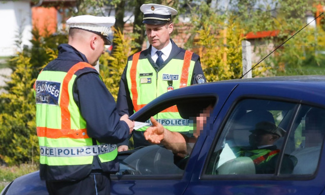 K&aacute;b&iacute;t&oacute;szergyan&uacute;s anyagokat tal&aacute;ltak egy aut&oacute; &aacute;tvizsg&aacute;l&aacute;sakor Bőnyben