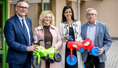 Darabonk&eacute;nt 15 ezer&eacute;rt vette az &aacute;llam Bal&aacute;sy Gyula c&eacute;geitől a p&aacute;rezer forintos nyuszimotorokat