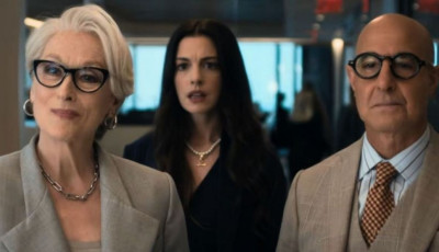 Az &ouml;rd&ouml;g Prad&aacute;t visel 2. - Cs&uuml;t&ouml;rt&ouml;ktől l&aacute;thatjuk a mozikban