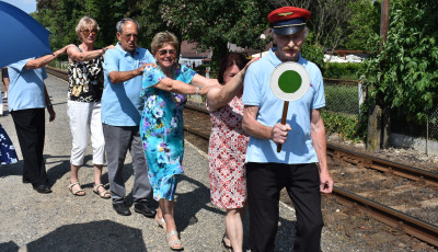 Nem jött a vonat, így az utasok saját maguk kezdtek el vonatozni Balatongyöröknél
