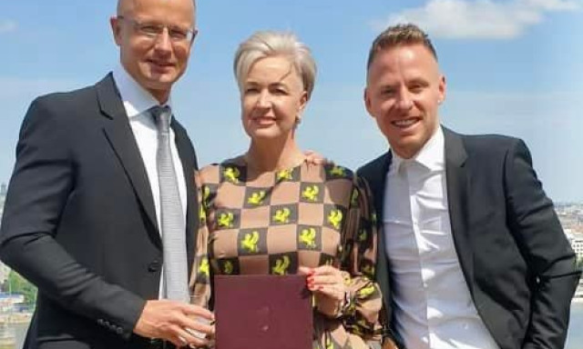 335 milli&oacute; a feles&eacute;gnek, 120 milli&oacute; az ap&aacute;nak - J&oacute; &eacute;vet z&aacute;rt a Szijj&aacute;rt&oacute; csal&aacute;d