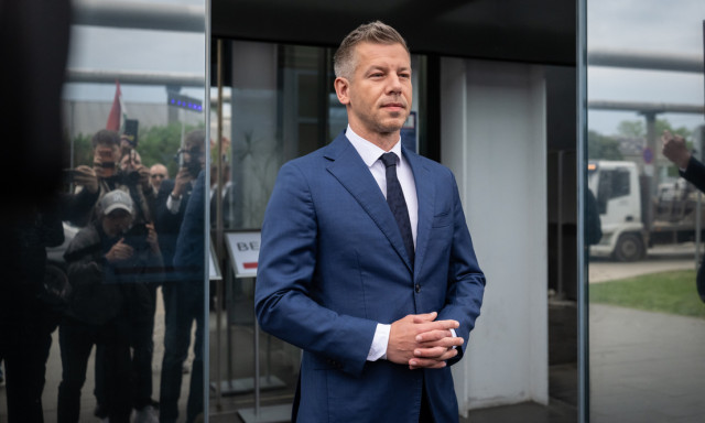 Kisziv&aacute;rgott e-mailek ut&aacute;n lemond&aacute;sra sz&oacute;l&iacute;totta fel az MTVA vezetőit Magyar P&eacute;ter
