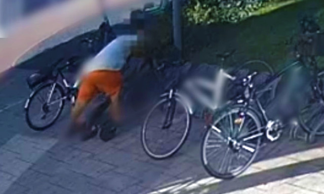 F&eacute;nyes nappal lopkodta Győrben a nagy &eacute;rt&eacute;kű rollereket - VIDE&Oacute;