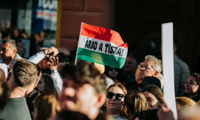Republikon: 38 sz&aacute;zal&eacute;kkal vezet a Tisza a Fidesz előtt