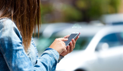 Olcs&oacute;bb lesz a parkol&aacute;s - M&aacute;t&oacute;l nem kell k&eacute;nyelmi d&iacute;jat fizetni a mobilparkol&aacute;sn&aacute;l