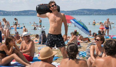 Mit illik a balatoni strandokon, &eacute;s mit nem? 15 pontos strandetikett-list&aacute;t k&eacute;sz&iacute;tettek