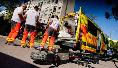 Vit&eacute;zy: t&uacute;l sok az elektromos rolleres baleset, &iacute;gy r&ouml;vid időn bel&uuml;l v&aacute;ltoztatnak a KRESZ-en