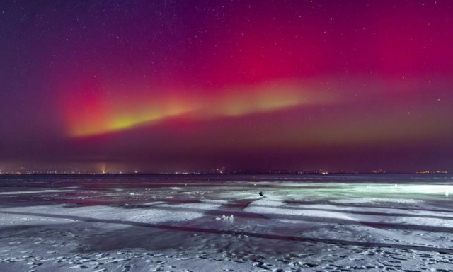 Soha nem l&aacute;tott sarki f&eacute;ny jelent meg a Balatonn&aacute;l - VIDE&Oacute;