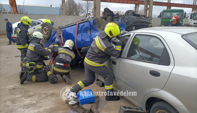 Megm&eacute;rkőztek a v&aacute;rmegye tűzolt&oacute;i