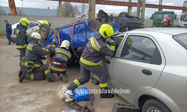 Megm&eacute;rkőztek a v&aacute;rmegye tűzolt&oacute;i