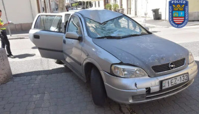 Feladta mag&aacute;t a győri hal&aacute;los g&aacute;zol&aacute;s ut&aacute;n elmenek&uuml;lt aut&oacute;s