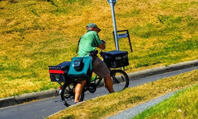 K&eacute;t post&aacute;s is meghalt a rekkenő hős&eacute;g idej&eacute;n, munka k&ouml;zben