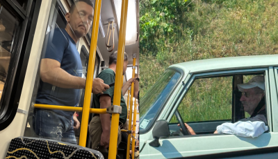 V&eacute;ge a j&oacute; vil&aacute;gnak? -  Rog&aacute;n Antal az 1-es metr&oacute;n, Pint&eacute;r S&aacute;ndor egy Wartburgban utazott