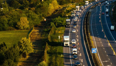Két súlyos baleset történt az M1-esen, nyolcan meghaltak