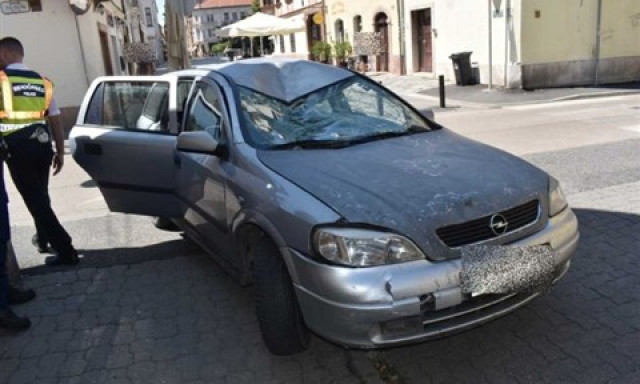 Hal&aacute;lra g&aacute;zoltak egy ker&eacute;kp&aacute;rost Győrben, majd elmenek&uuml;ltek a helysz&iacute;nről