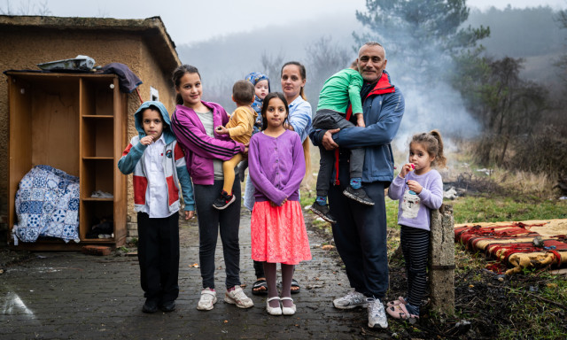 &Oacute;zdr&oacute;l k&ouml;lt&ouml;ztek Győr mell&eacute;, de v&eacute;g&uuml;l visszat&eacute;rtek a nyomortelepre - A polg&aacute;rmester szerint elherd&aacute;lt&aacute;k a seg&iacute;ts&eacute;get