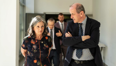 Az eg&eacute;szs&eacute;g&uuml;gyi miniszter k&eacute;ri, hogy csak indokolt esetekben menj&uuml;nk este a s&uuml;rgőss&eacute;gi oszt&aacute;lyokra