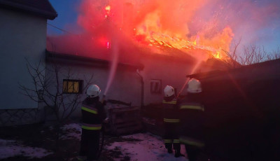 Kigyulladt egy aut&oacute;szerelő műhely &Aacute;sv&aacute;nyr&aacute;r&oacute;n
