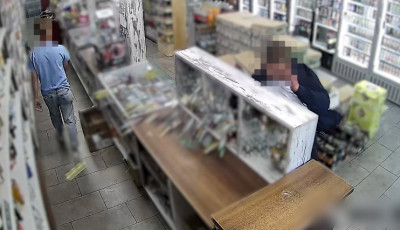 D&uuml;h&eacute;ben &ouml;k&ouml;llel &ouml;sszet&ouml;rte a pult &uuml;veglapj&aacute;t - VIDE&Oacute;